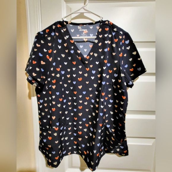 2 scrub tops XL - Picture 2 of 2